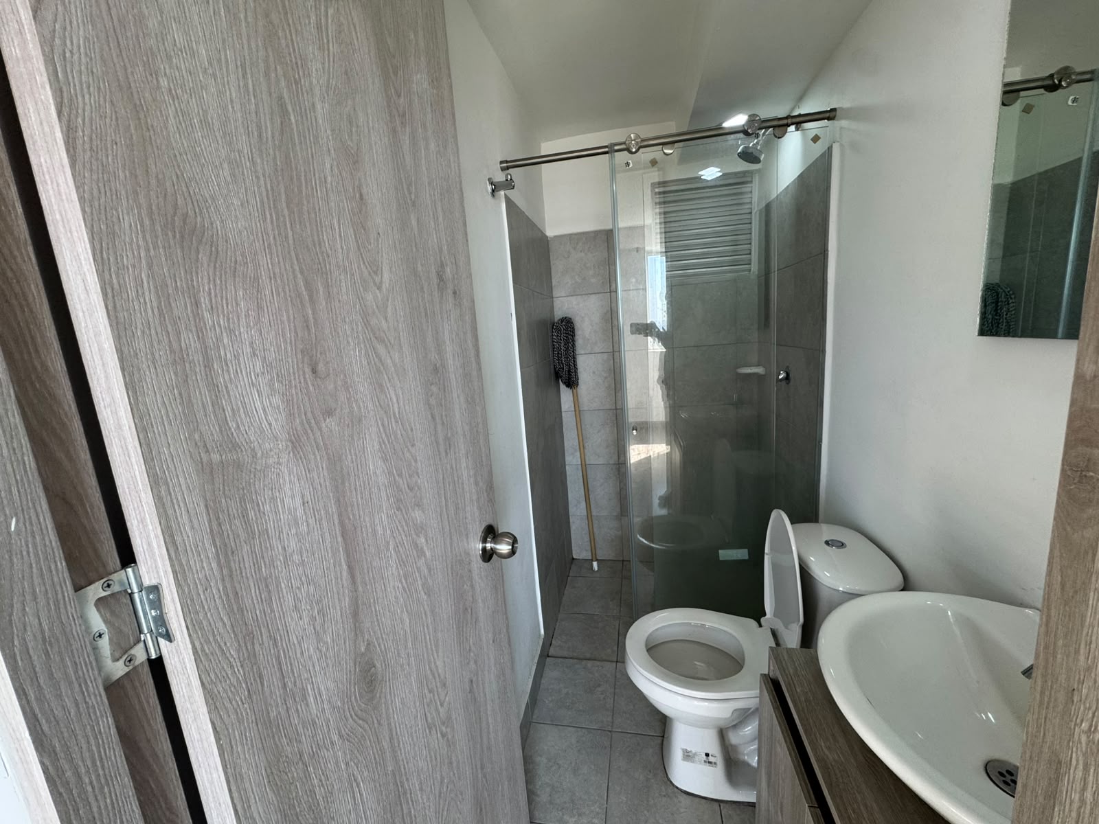 SE ARRIENDA APARTAMENTO EN CONJUNTO SANTA CATALINA PISO 19