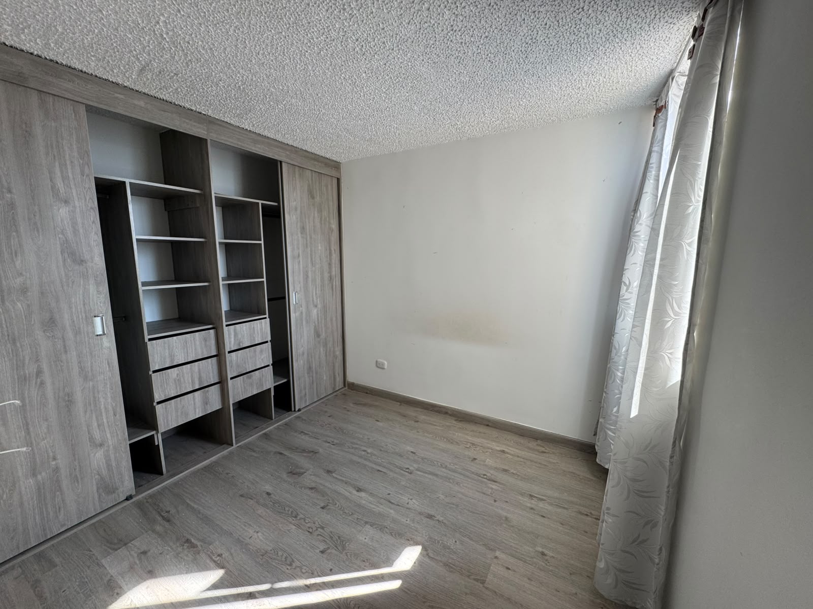 SE ARRIENDA APARTAMENTO EN CONJUNTO SANTA CATALINA PISO 19