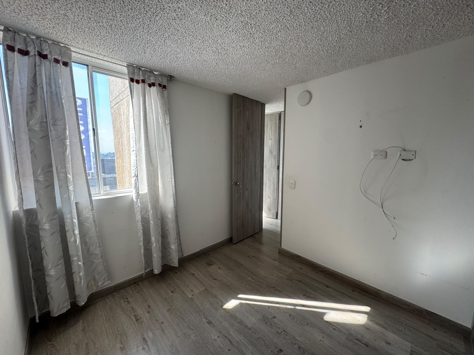 SE ARRIENDA APARTAMENTO EN CONJUNTO SANTA CATALINA PISO 19