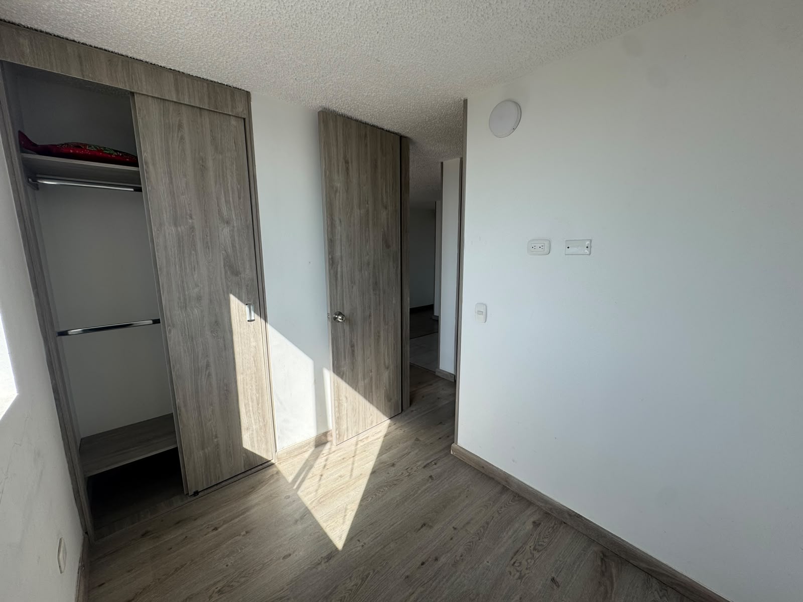 SE ARRIENDA APARTAMENTO EN CONJUNTO SANTA CATALINA PISO 19
