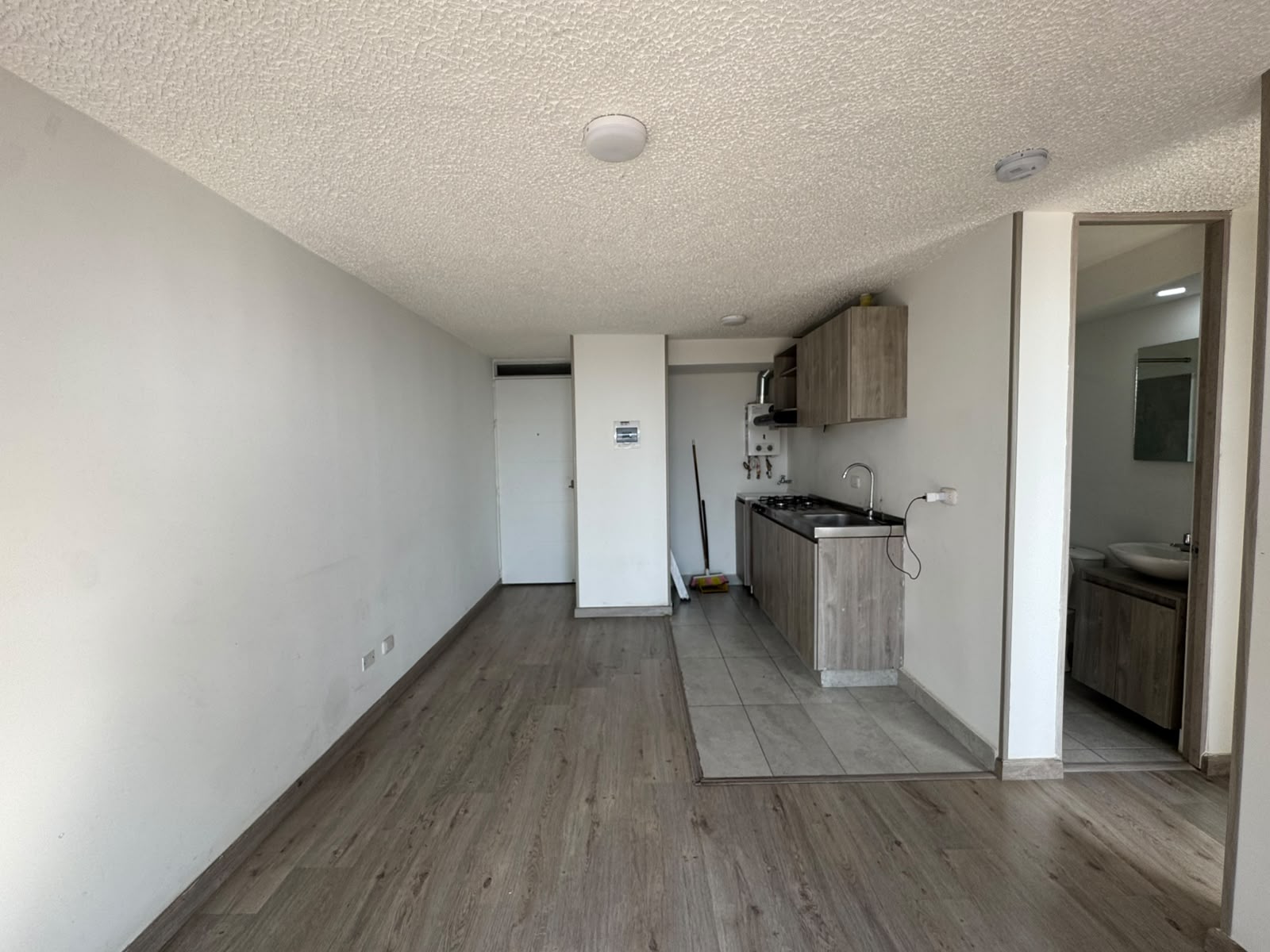 SE ARRIENDA APARTAMENTO EN CONJUNTO SANTA CATALINA PISO 19
